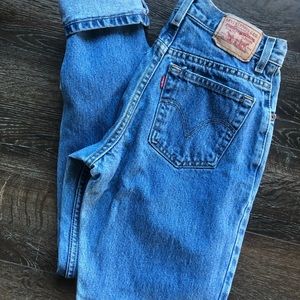 Levi’s 550 Relaxed Tapered High Waist Jean